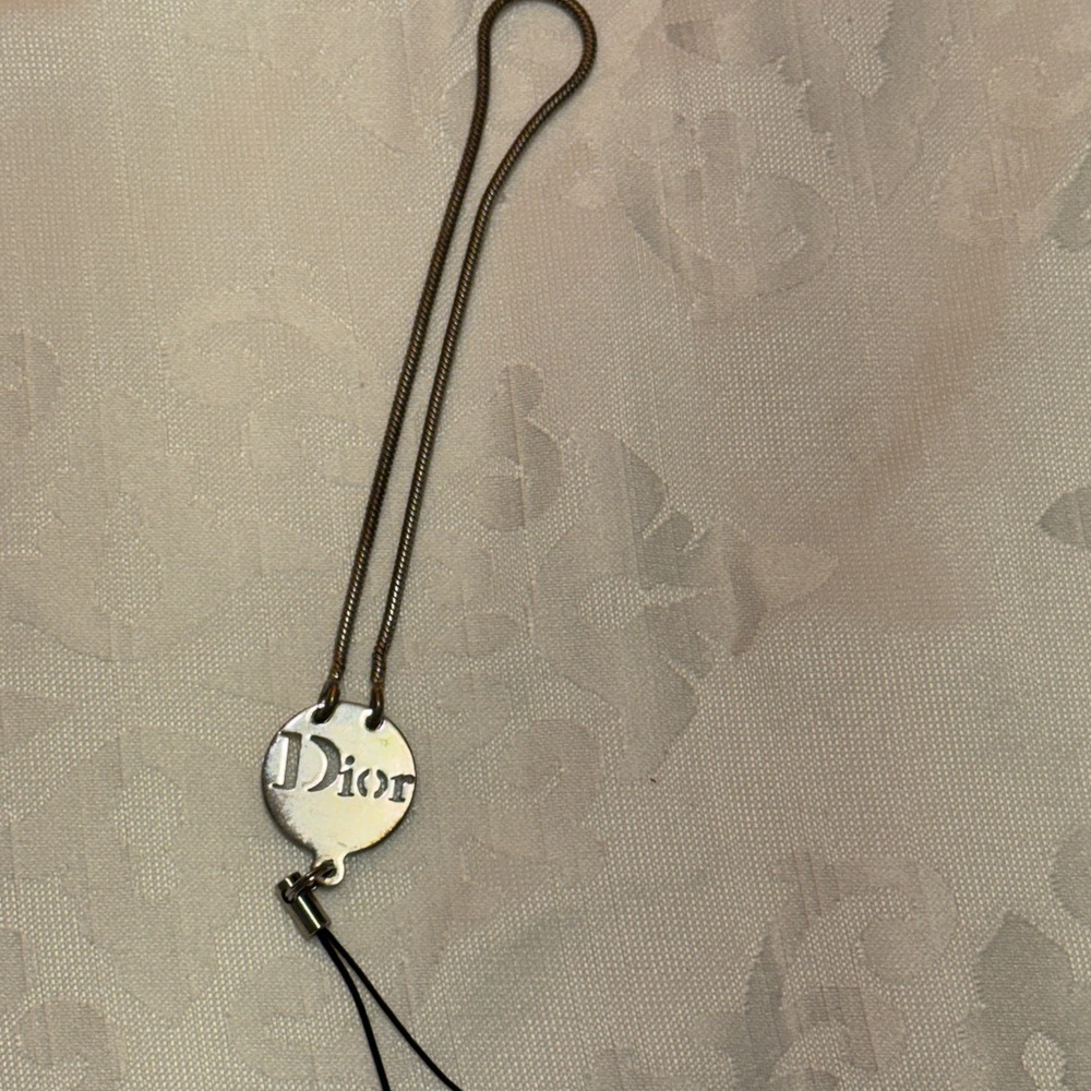 Dior Silver Case phone holder 
In decent condition Silver Dior Logo - Picture 5 of 12